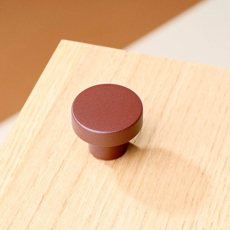 Circular Knopf, Reddish Brown