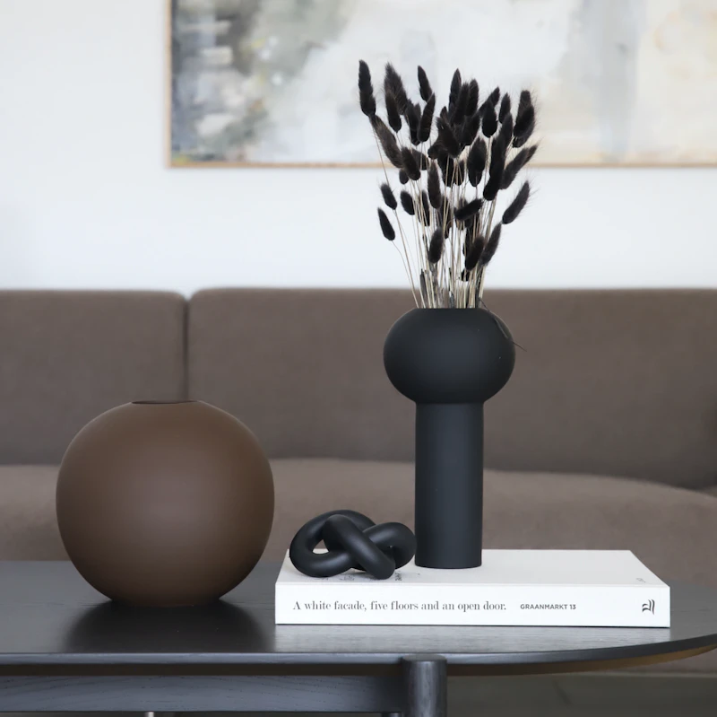 Knot Table Dekoration Schwarz, Small von Cooee Design