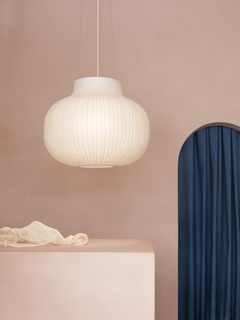 Strand Pendant Closed Ø45, White von Muuto | RoyalDesign.de