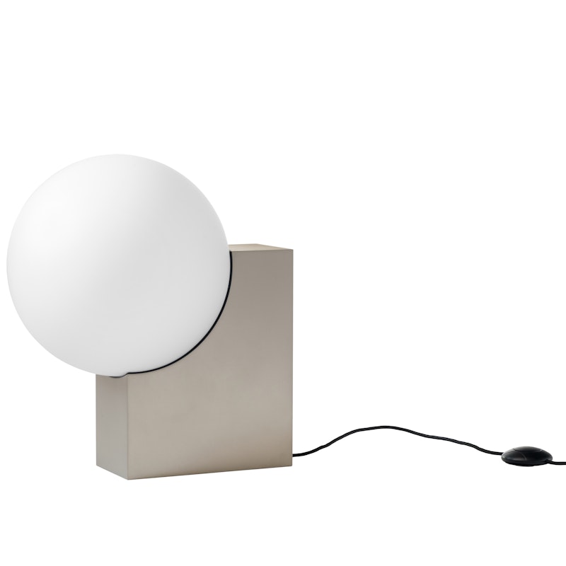 Journey SHY4 Stehlampe, Gebürsteter Stahl / Opalglas